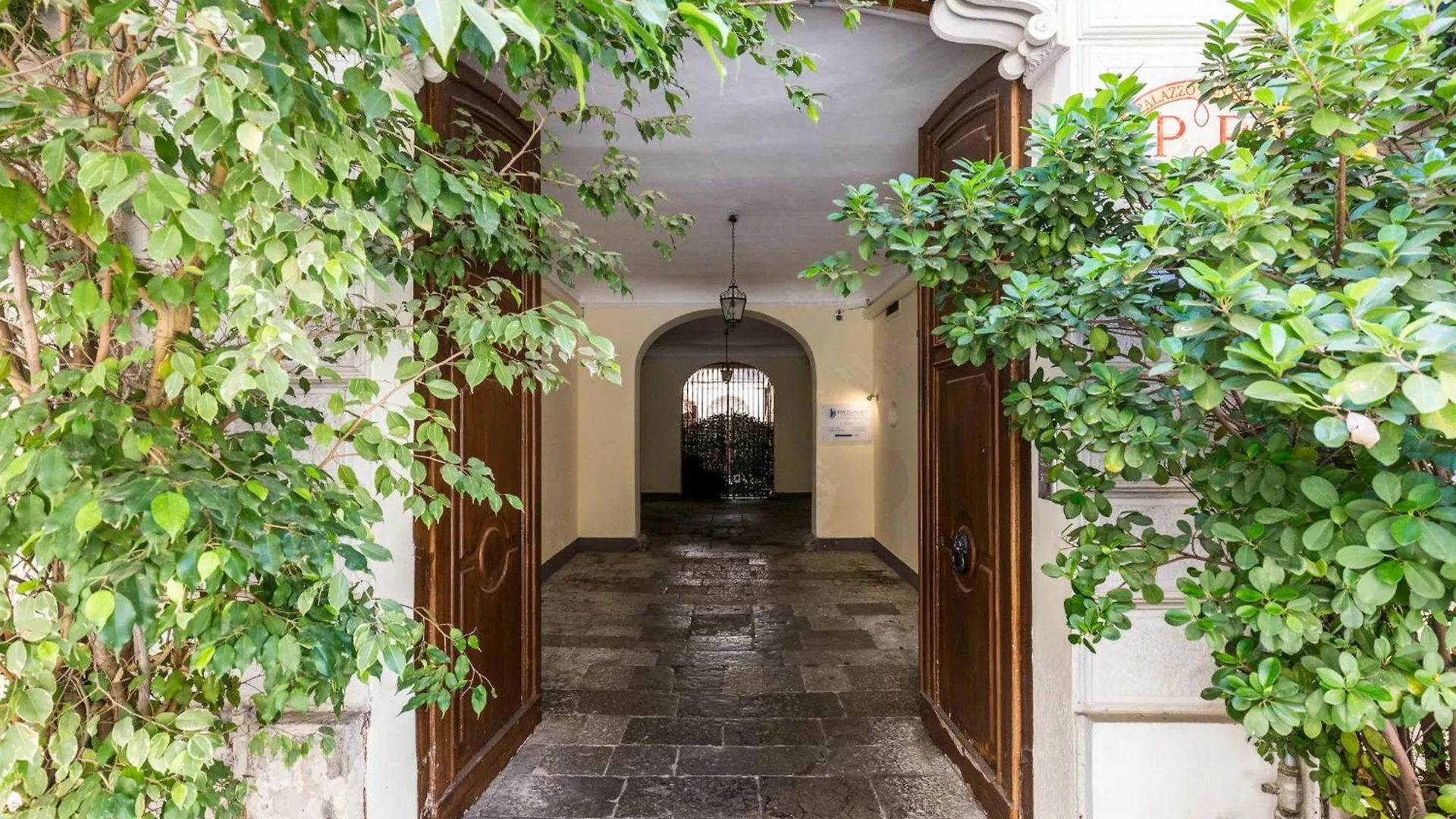 Elegante E Moderno Appartamento Al Politeama Palermo Italy
